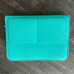 Small laptop felt bag